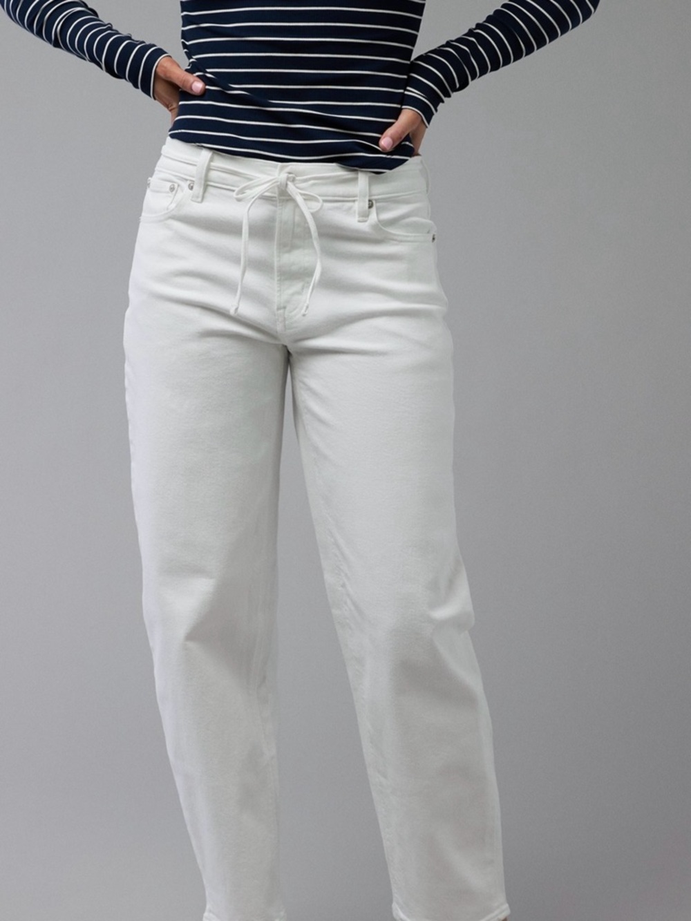 American Eagle Outfitters White Barrel-Leg Jeans
